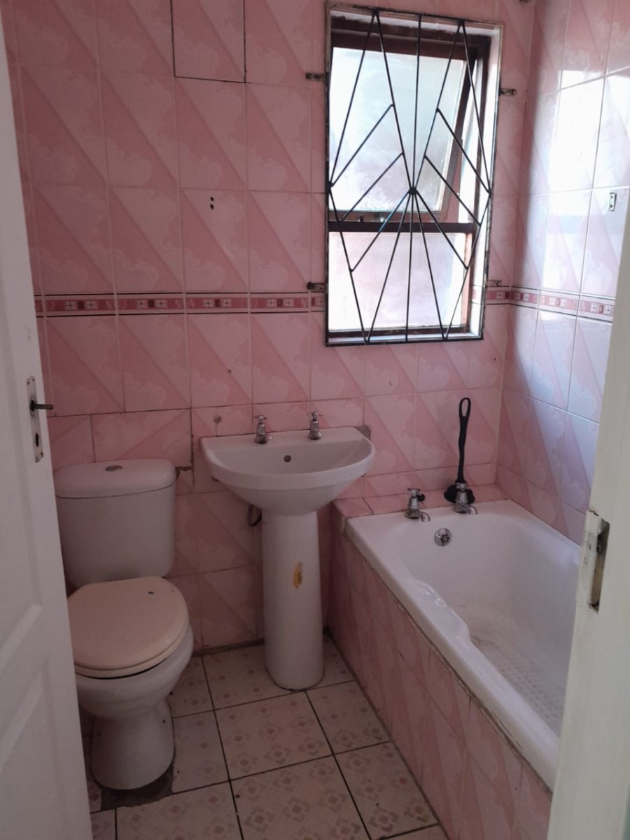 House for sale in Ekuphumleni, Khayelitsha, 100 m²