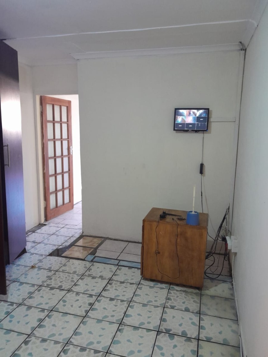 House for sale in Ekuphumleni, Khayelitsha, 100 m²