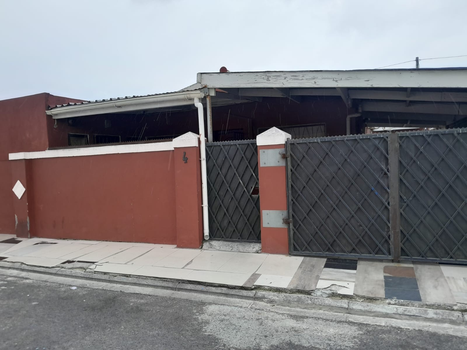 House for sale in Ekuphumleni, Khayelitsha, 100 m²