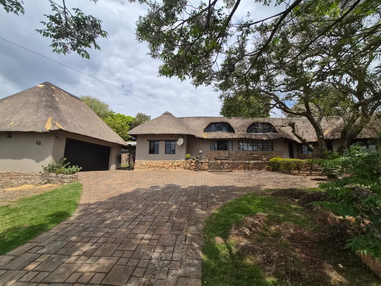 House for sale in Helderkruin, Roodepoort, 370 m²