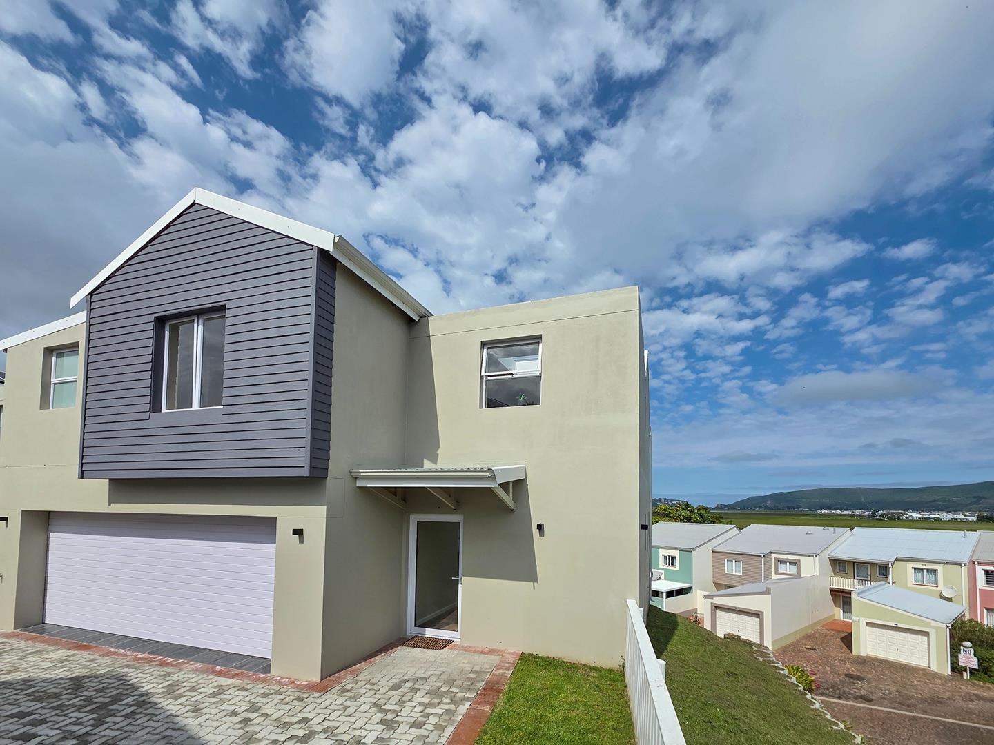 House for sale in Costa Sarda, Knysna, 200 m²