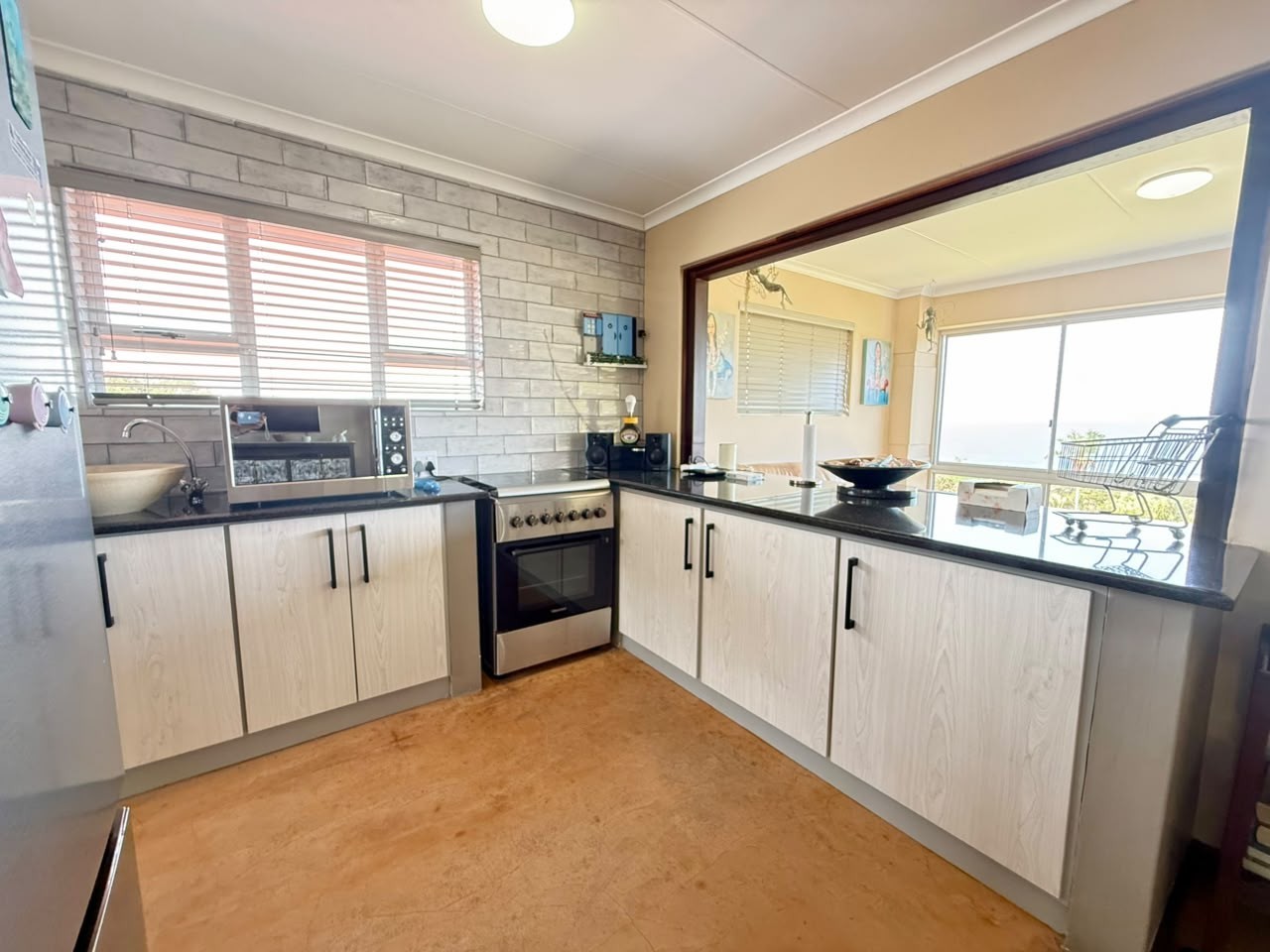 House for sale in Glenmore, Port Edward, KwaZulu Natal, 1710 m²