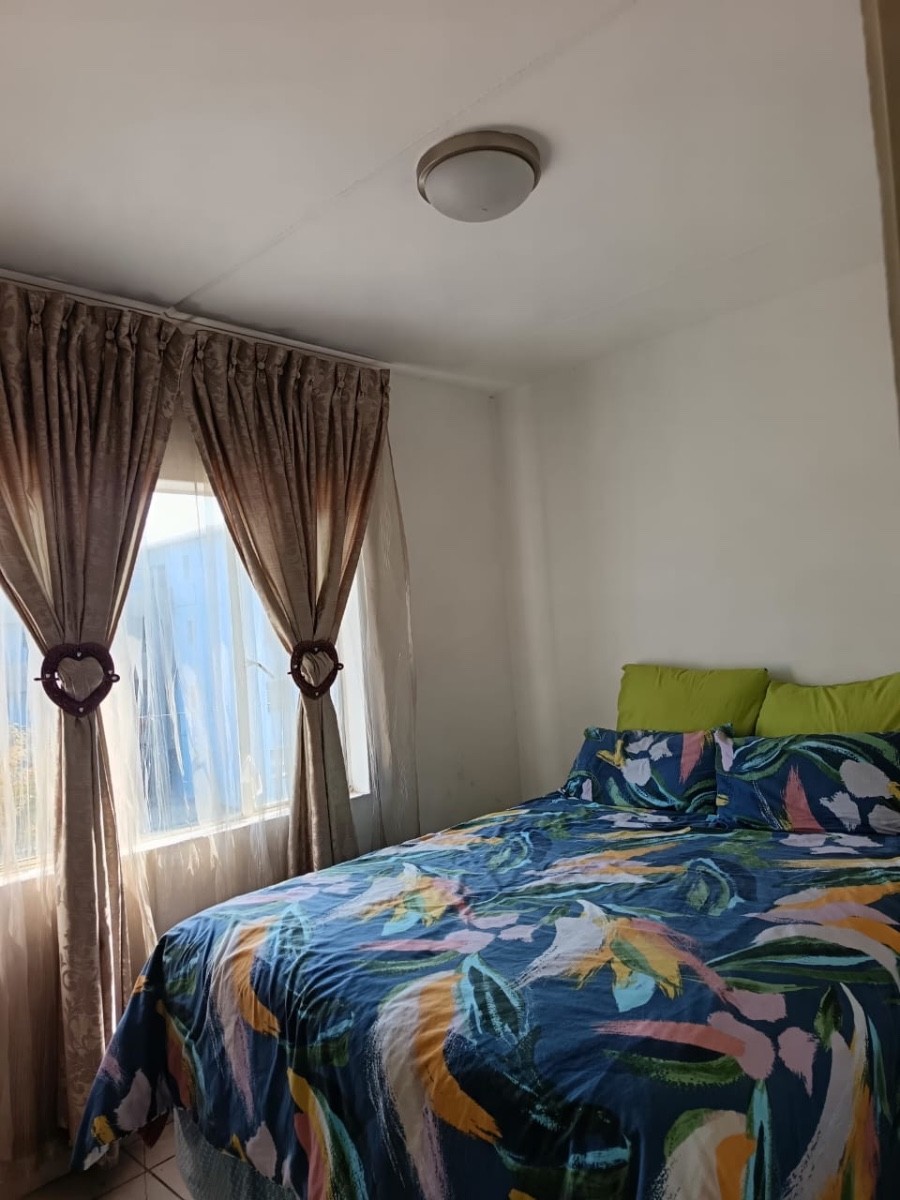 Apartment for sale in Fleurhof, Roodepoort, 11  (2nd floor), Rocky Ridge, 2049 Lily, Fleurhof, Roodepoort, Gauteng, 43 m²
