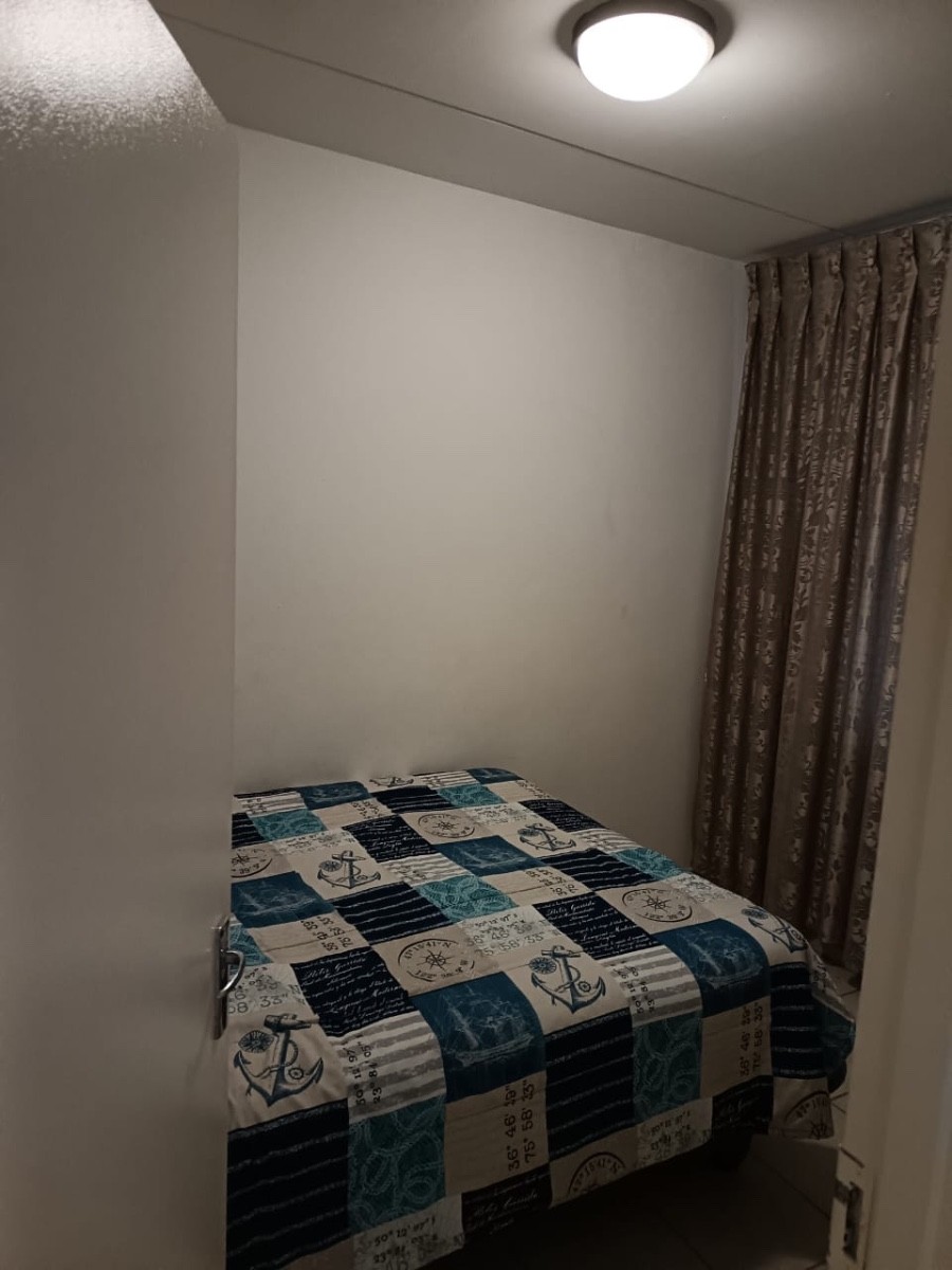 Apartment for sale in Fleurhof, Roodepoort, 11  (2nd floor), Rocky Ridge, 2049 Lily, Fleurhof, Roodepoort, Gauteng, 43 m²