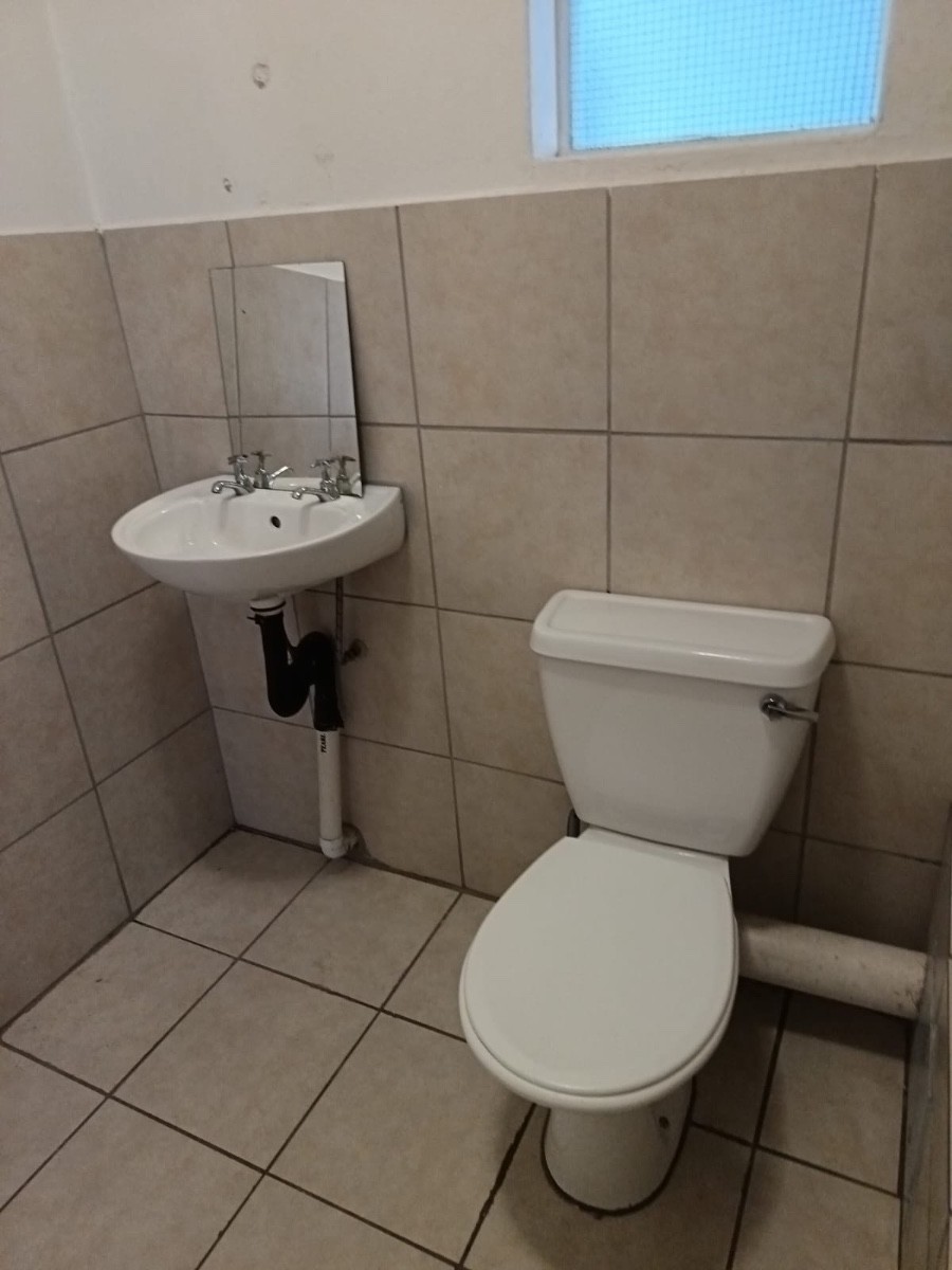 Apartment for sale in Fleurhof, Roodepoort, 11  (2nd floor), Rocky Ridge, 2049 Lily, Fleurhof, Roodepoort, Gauteng, 43 m²