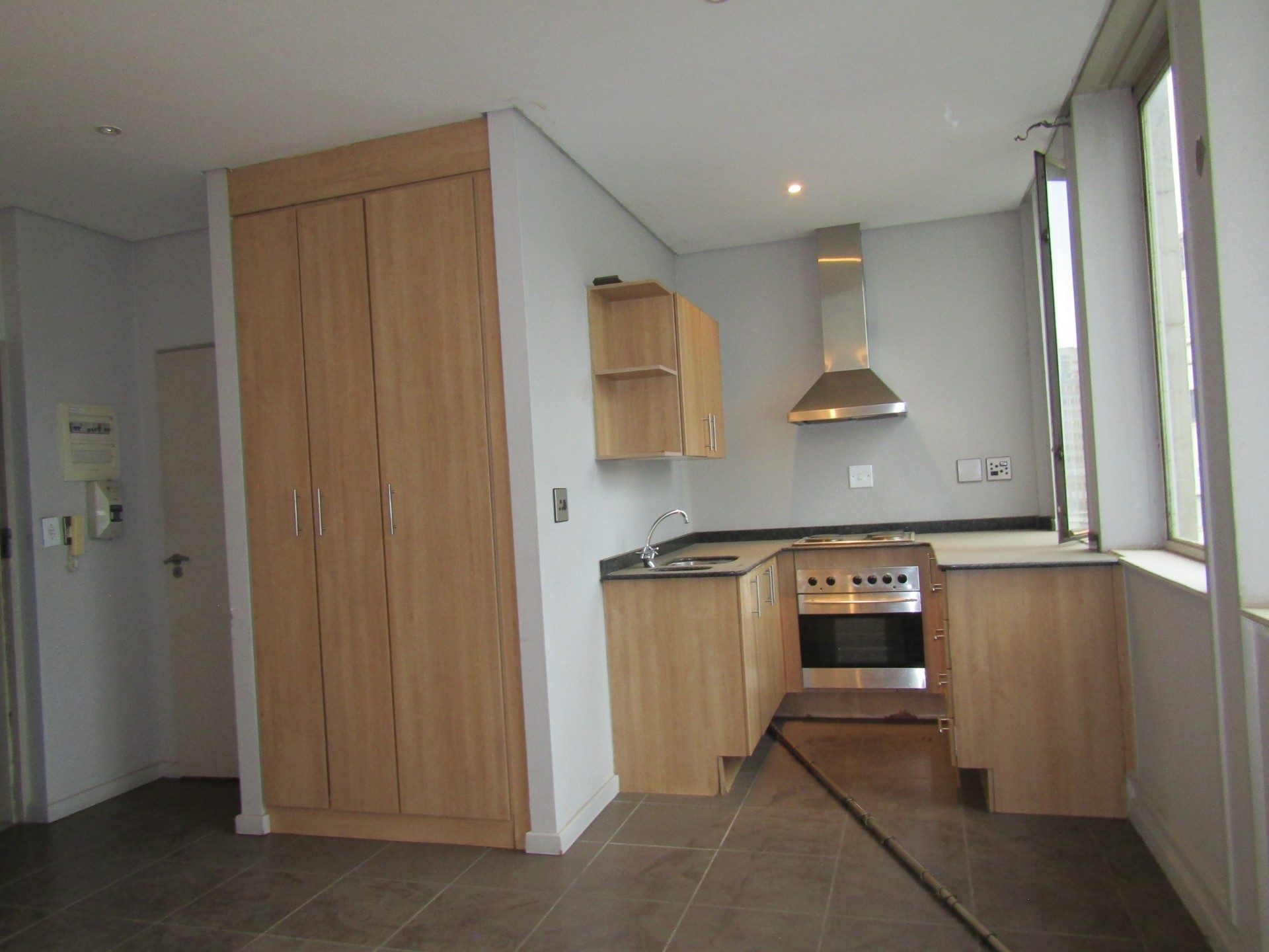 Apartment for rent in Marshalltown, Johannesburg, 91, Isibaya House, 47 Anderson Street, Marshalltown, Johannesburg, Gauteng, 25 m²