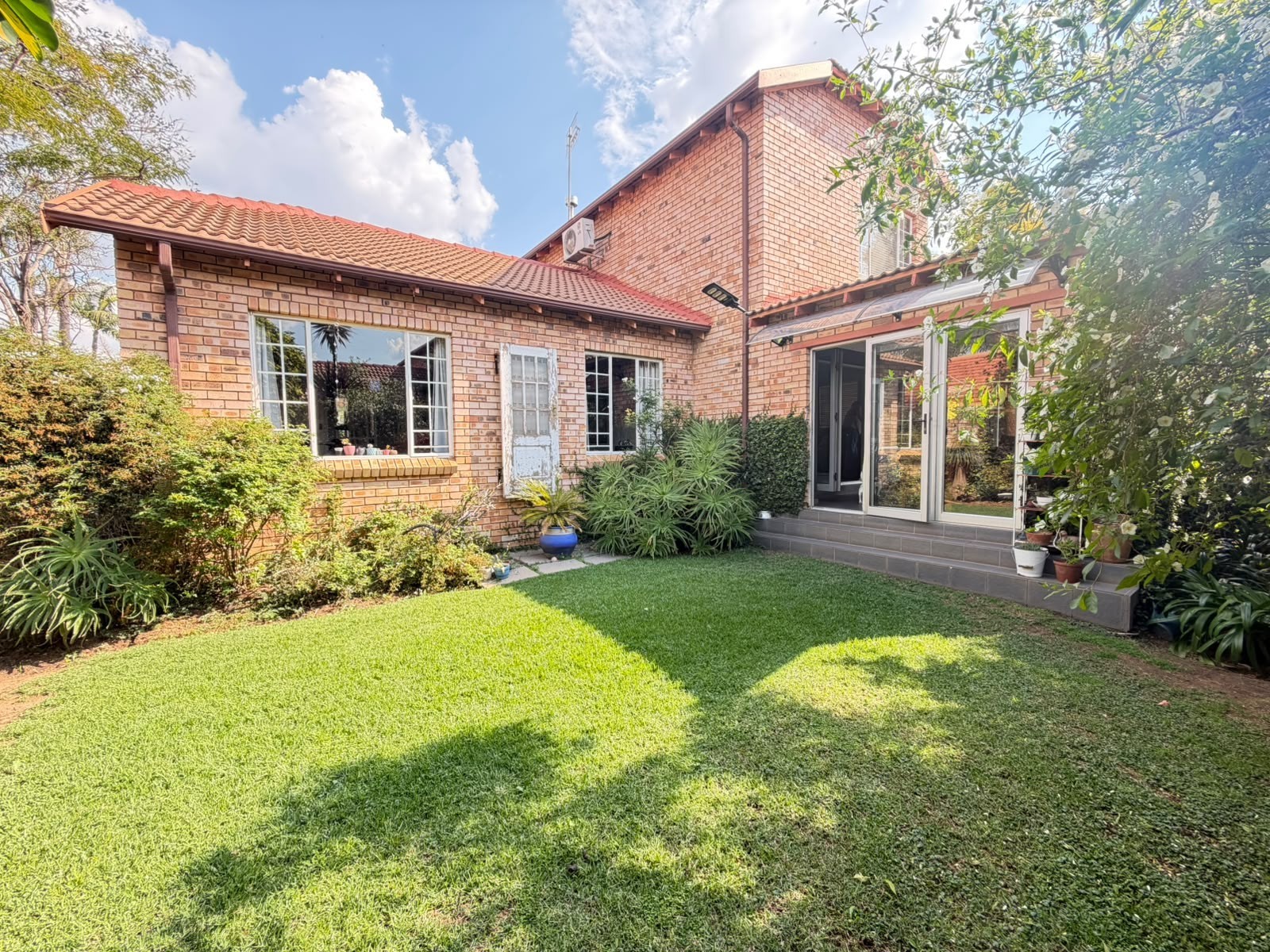 House for sale in Randpark Ridge, Randburg, 303, Lalalapha Gardens, 52 Sysie Road, Randpark Ridge, Randburg, Gauteng, 177 m²