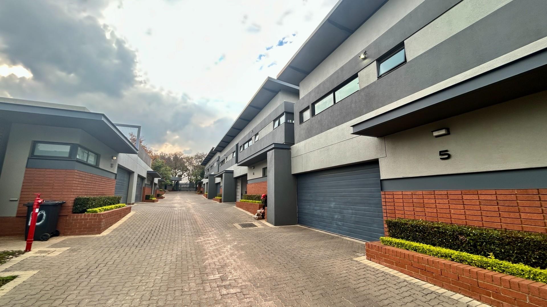 House for rent in Waterkloof Ridge, Pretoria, 255 m²