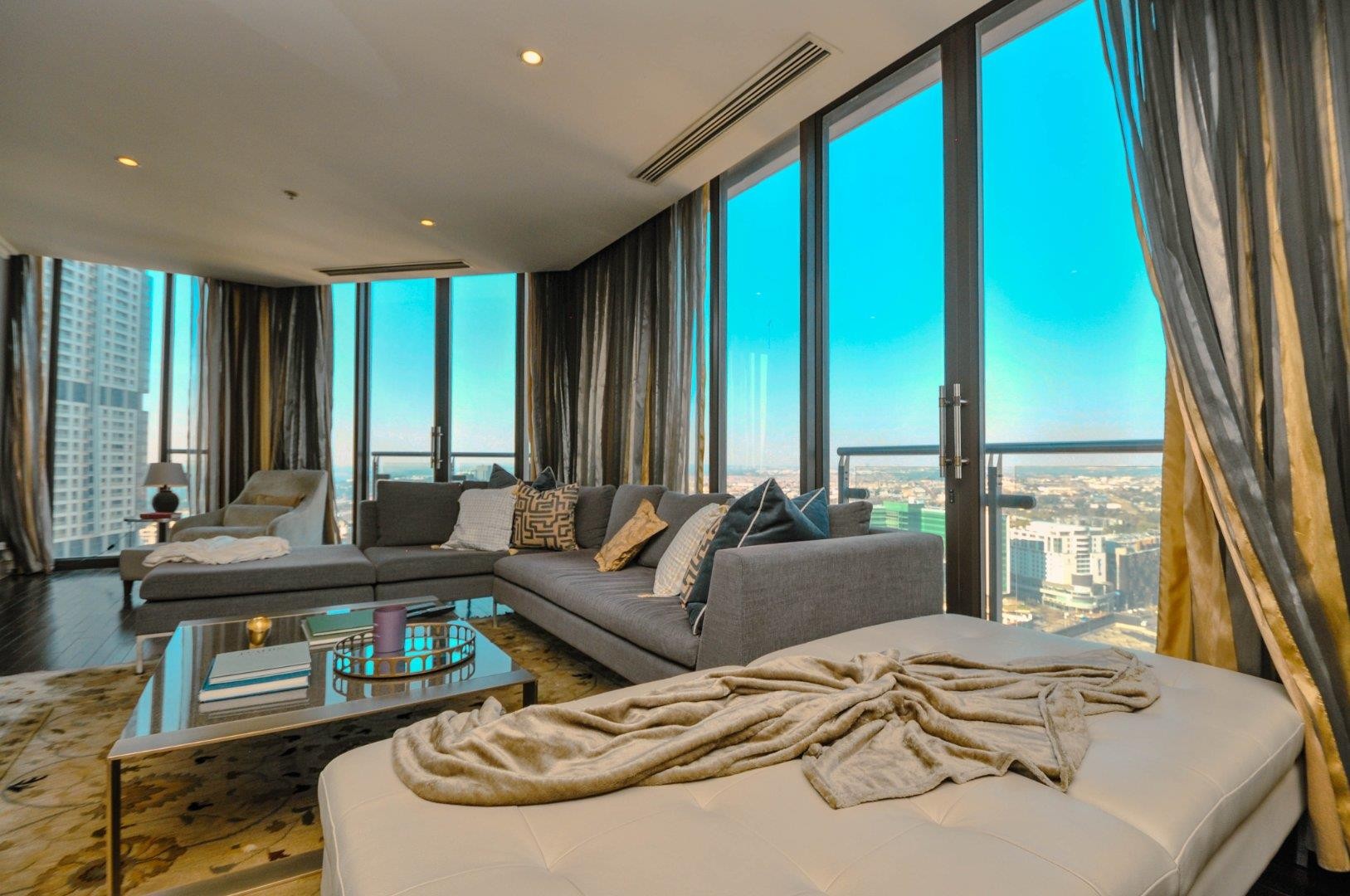 Apartment for sale in Sandton Central, Sandton, The Michaelangelo, 135 West Street, Sandton Central, Sandton, Gauteng, 221 m²
