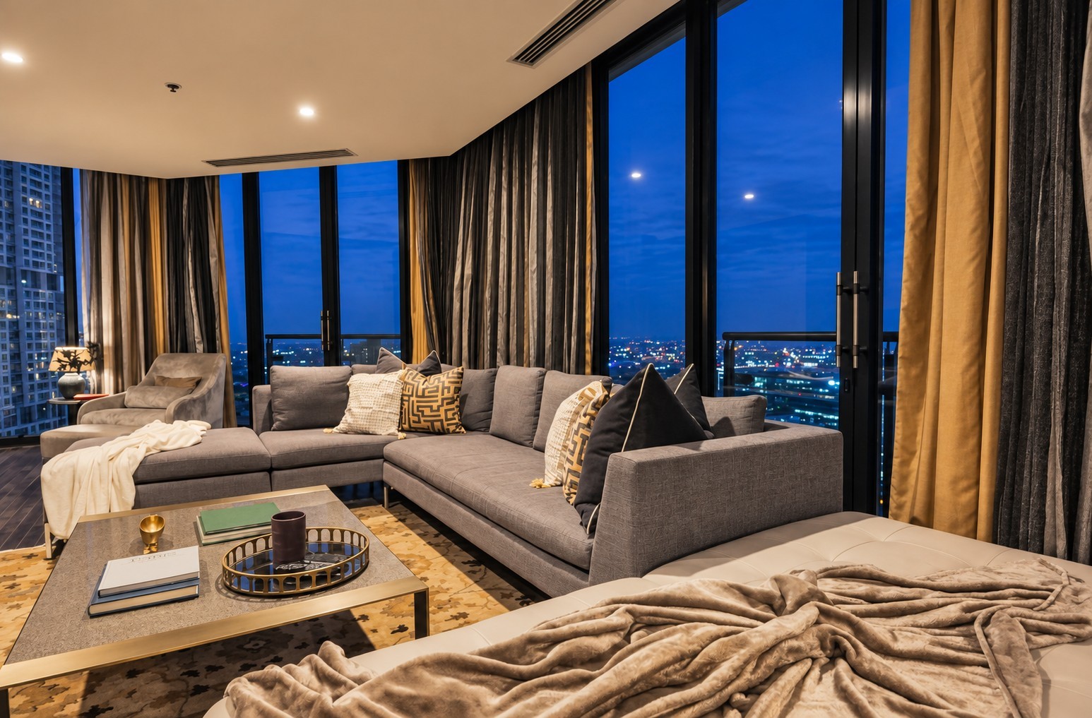 Apartment for sale in Sandton Central, Sandton, The Michaelangelo, 135 West Street, Sandton Central, Sandton, Gauteng, 221 m²