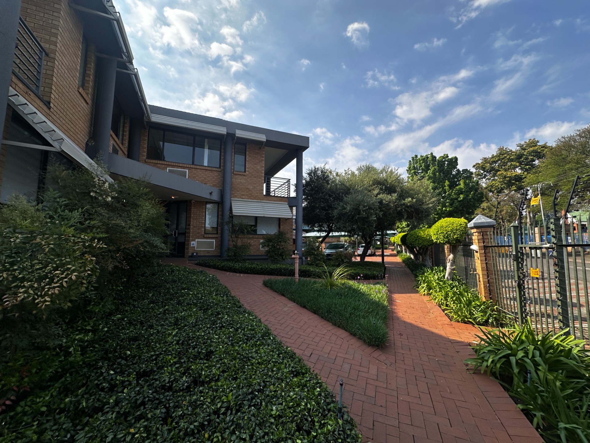 Commercial Property for rent in Brooklyn, Pretoria, 402 m²