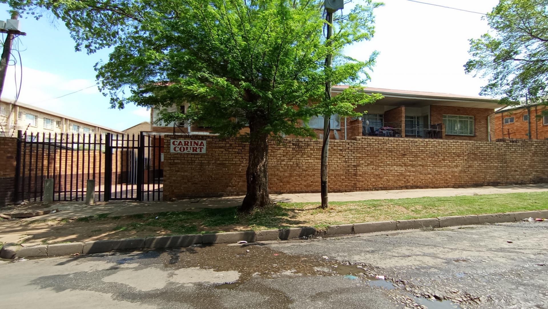 Apartment for sale in Florida, Roodepoort, 77 m²