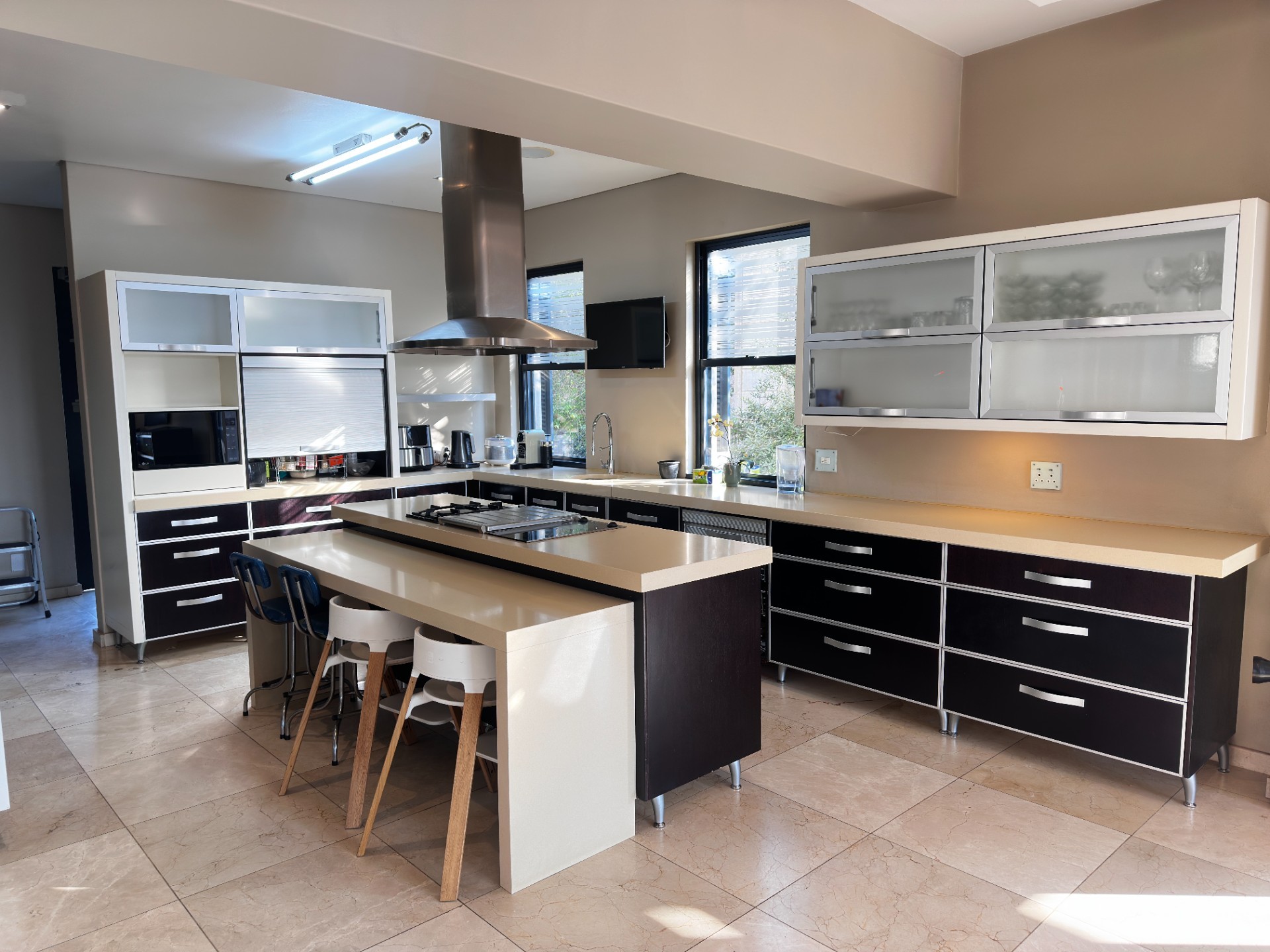House for rent in Waterkloof Boulevard Estate, Waterkloof Ridge, Pretoria, 1251 m²