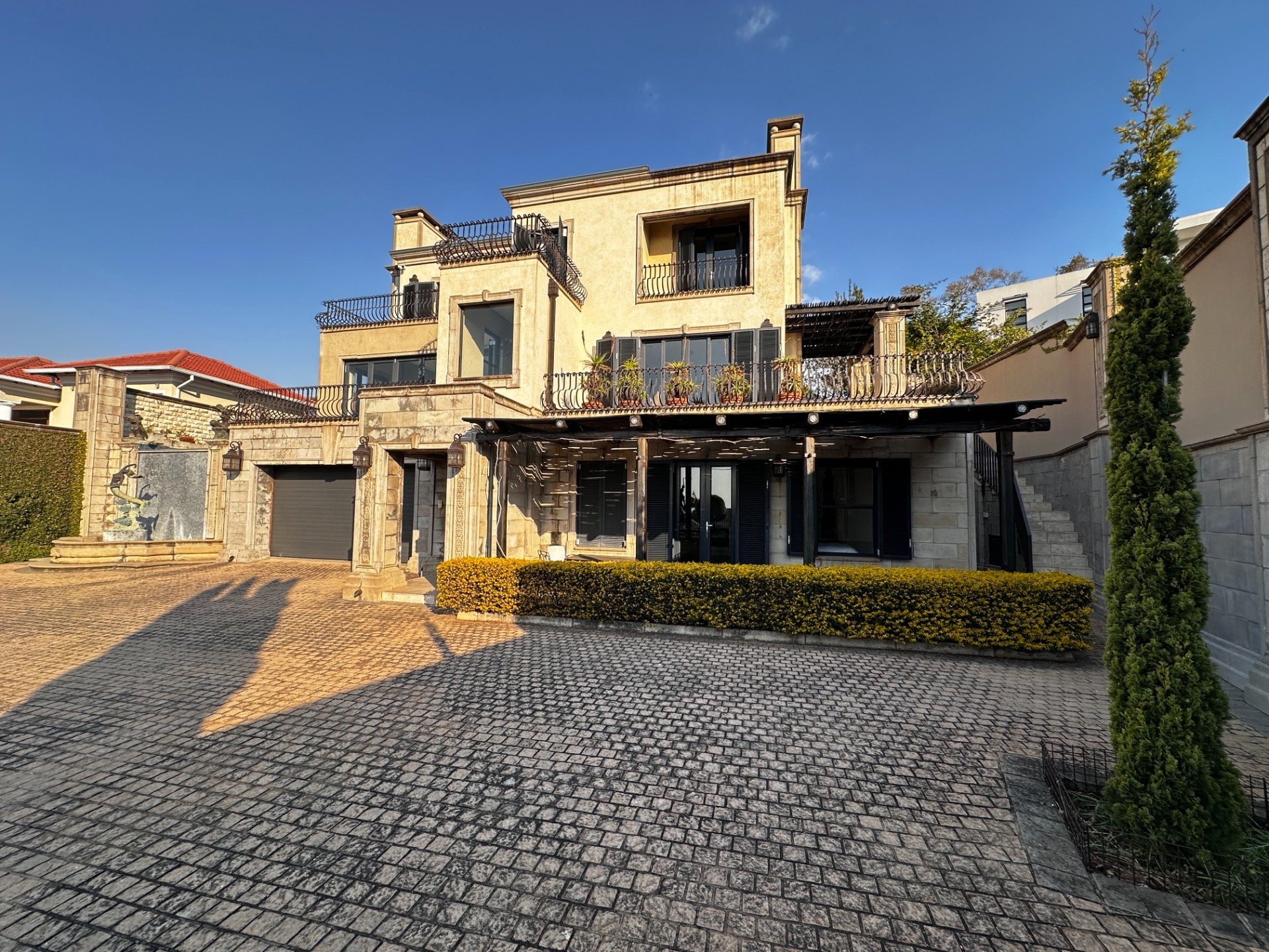 House for rent in Waterkloof Boulevard Estate, Waterkloof Ridge, Pretoria, 1251 m²