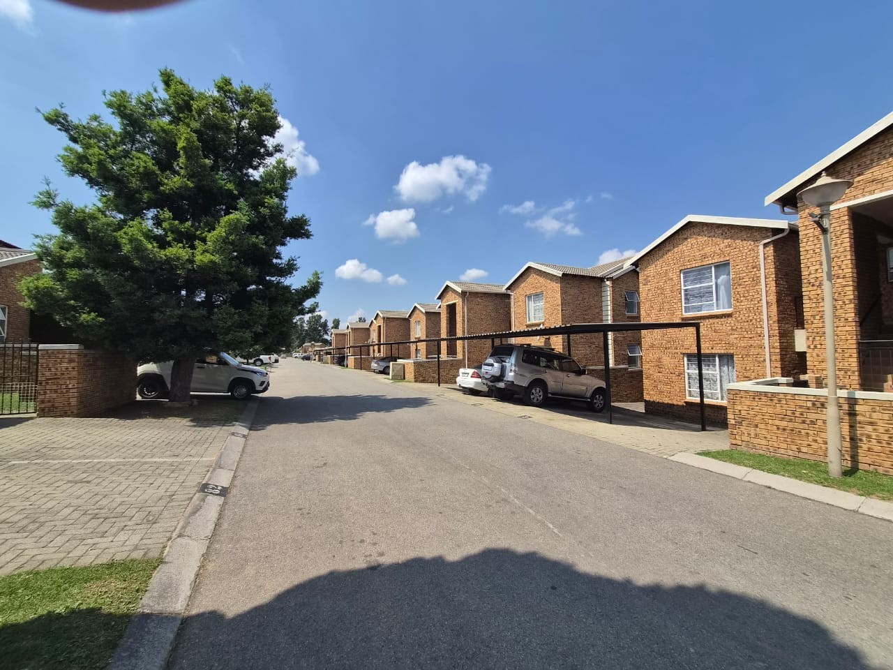 Apartment for sale in Honeypark, Roodepoort, 61 m²