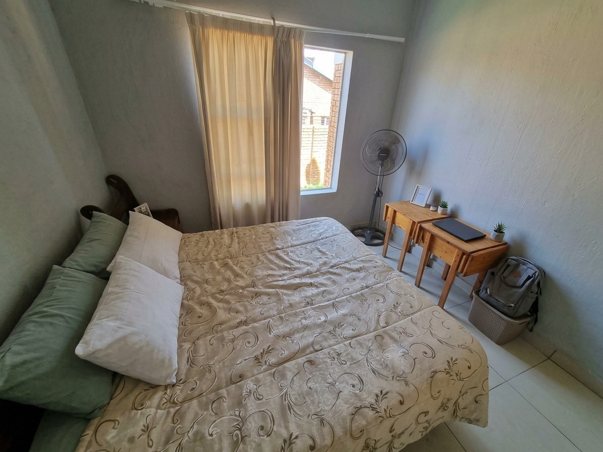Apartment for sale in Honeypark, Roodepoort, 61 m²