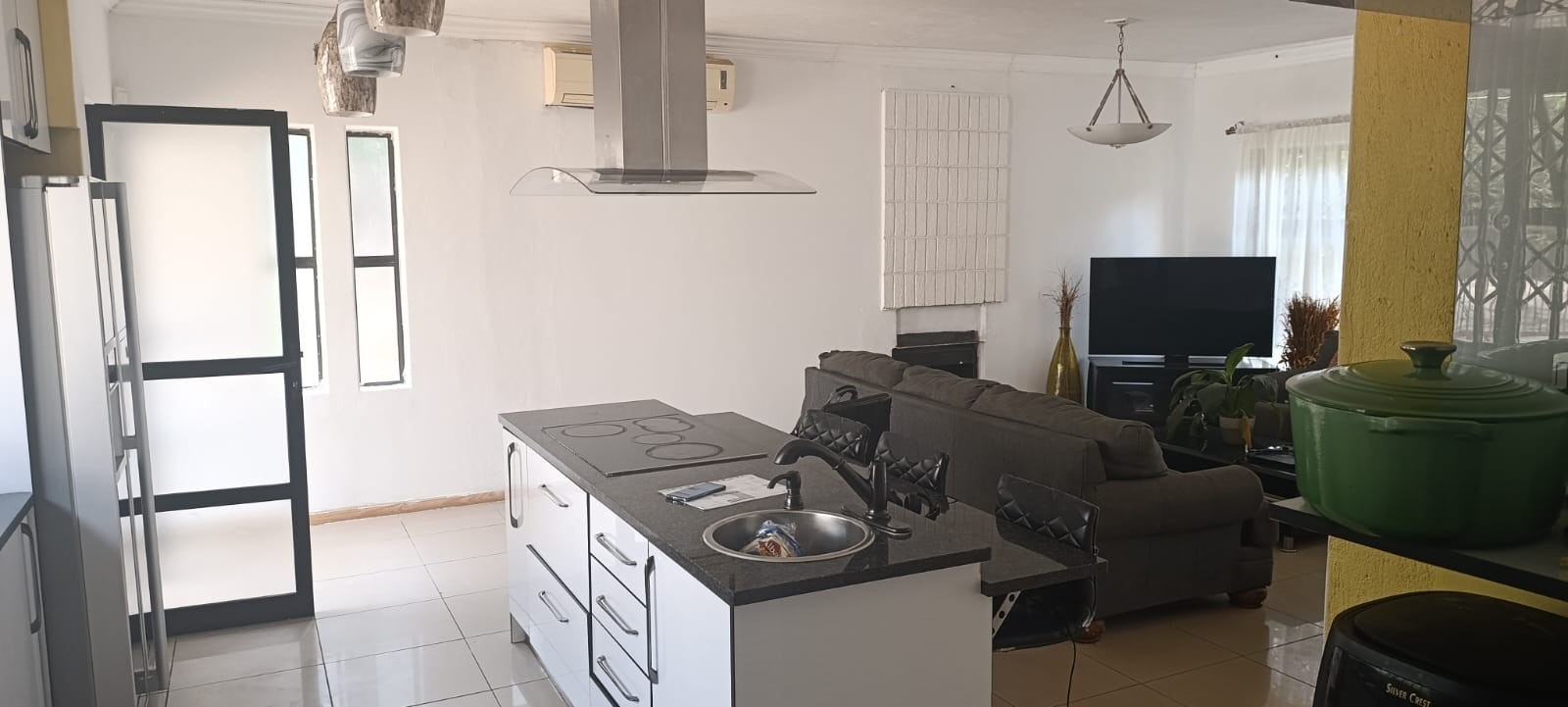 House for sale in Elarduspark, Pretoria, 1249 m²