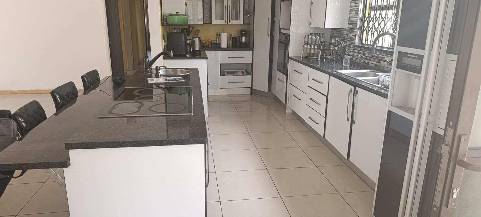 House for sale in Elarduspark, Pretoria, 1249 m²
