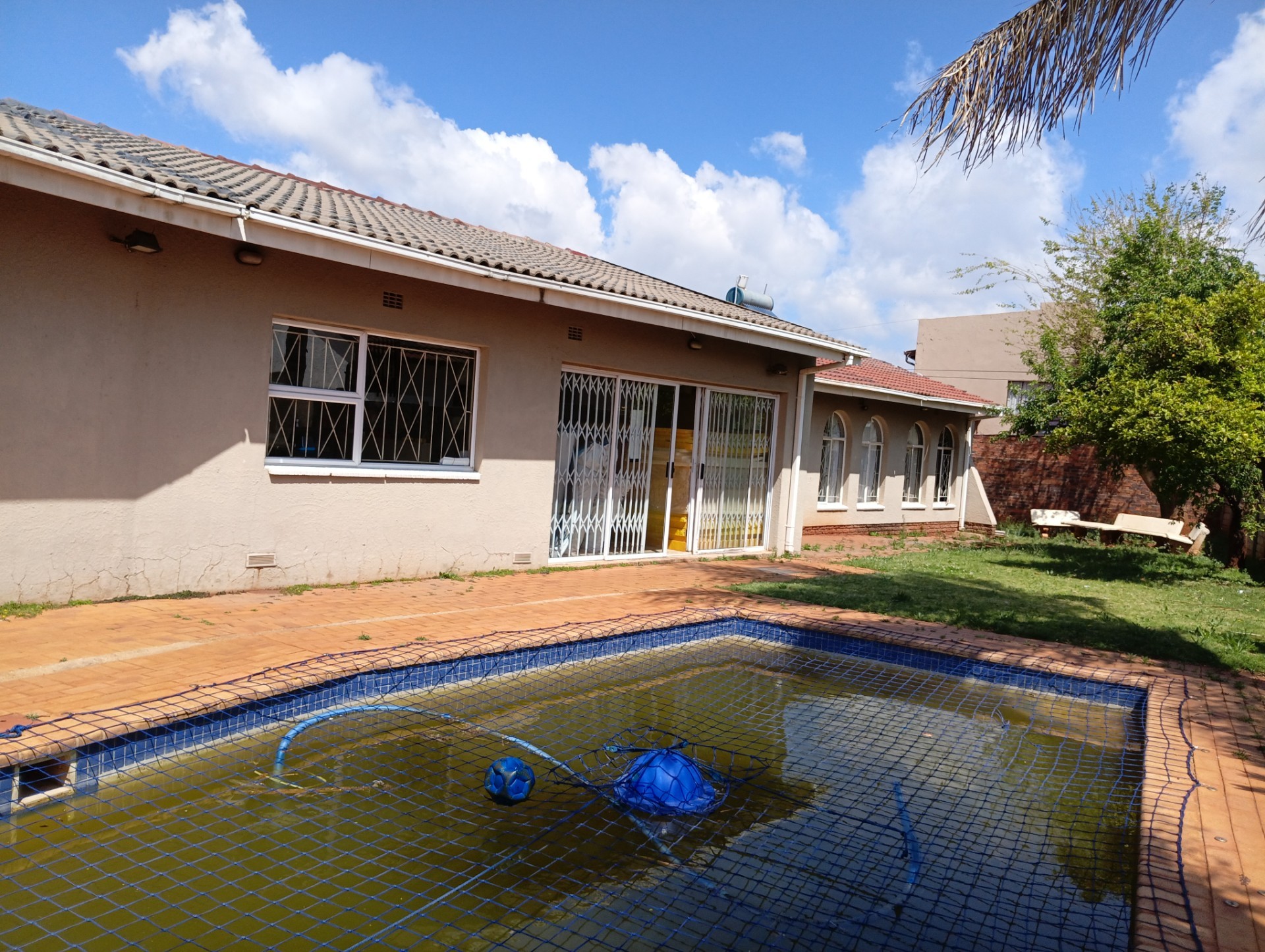 House for sale in Lenasia South, Johannesburg, 100 m²