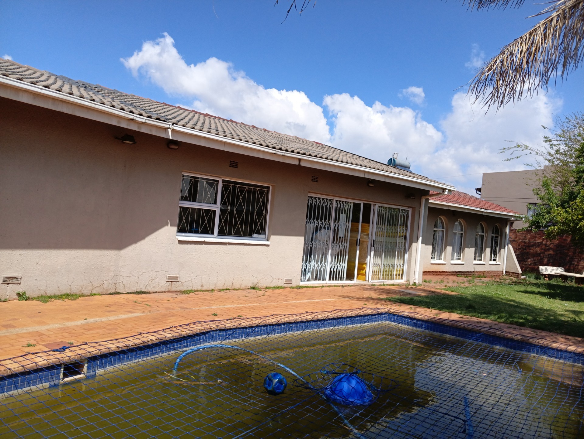 House for sale in Lenasia South, Johannesburg, 100 m²
