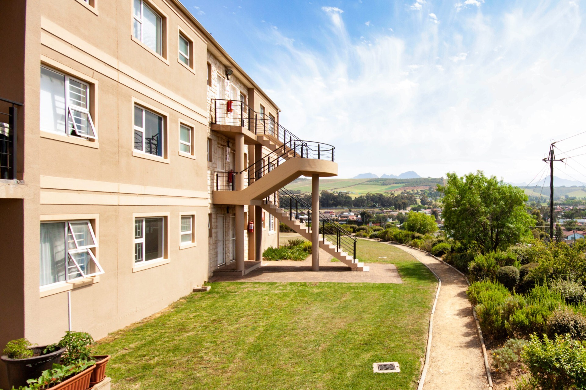 Apartment for sale in Sir Lowrys Pass, Somerset West, 65 m²