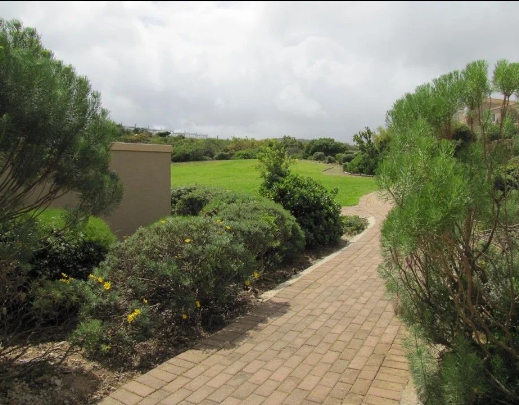 Apartment for sale in Sir Lowrys Pass, Somerset West, 65 m²