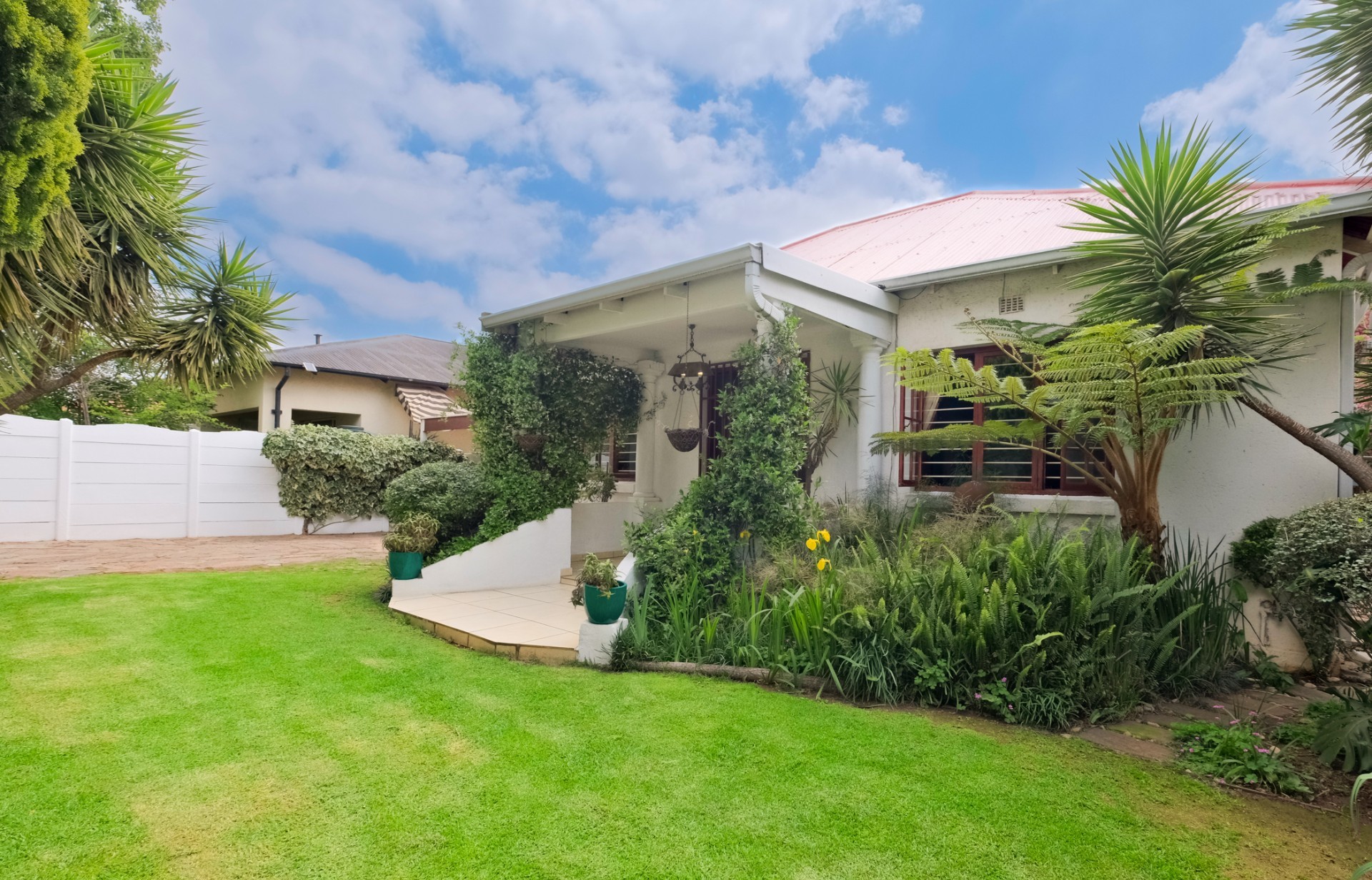 House for sale in Highlands North, Johannesburg, 217 m²
