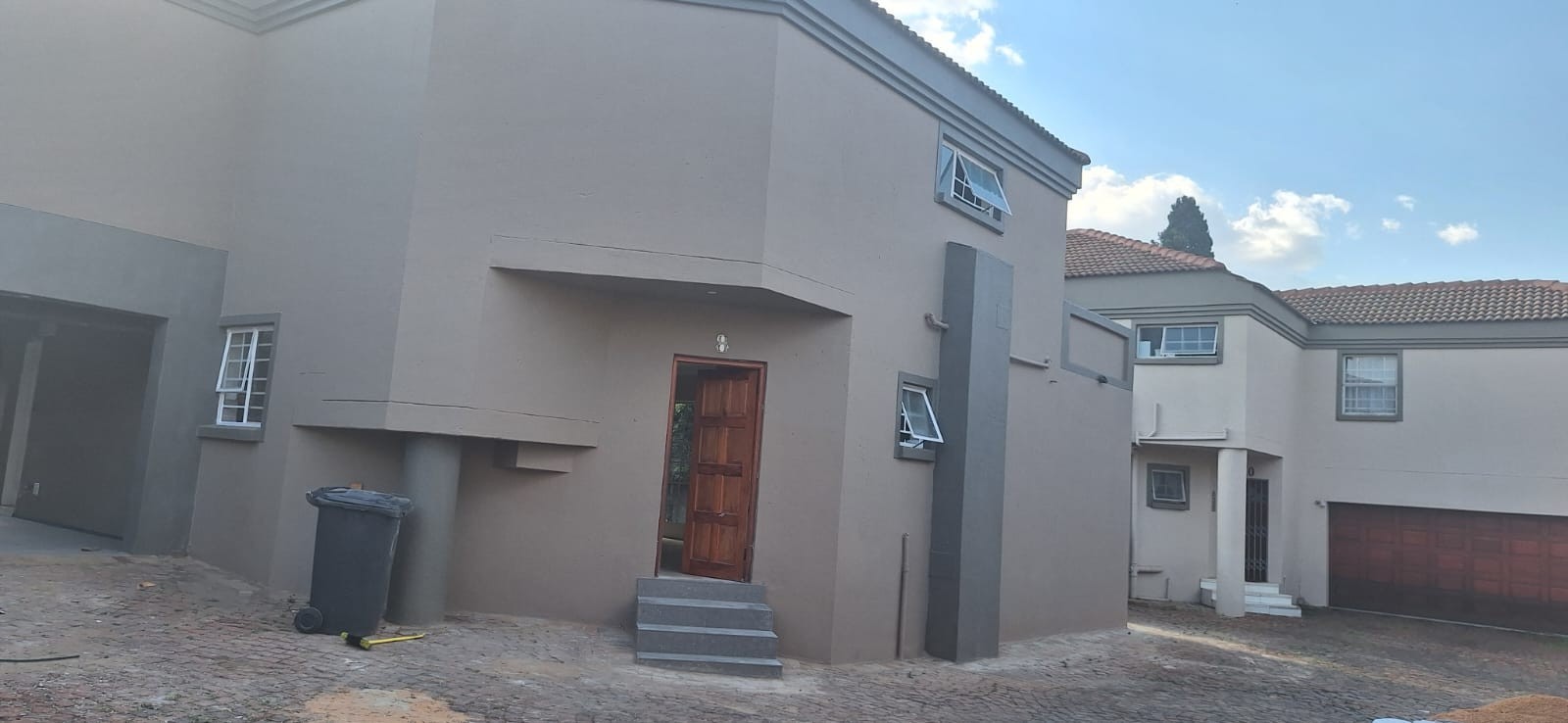 Townhouse for sale in Equestria, Pretoria, 450 m²