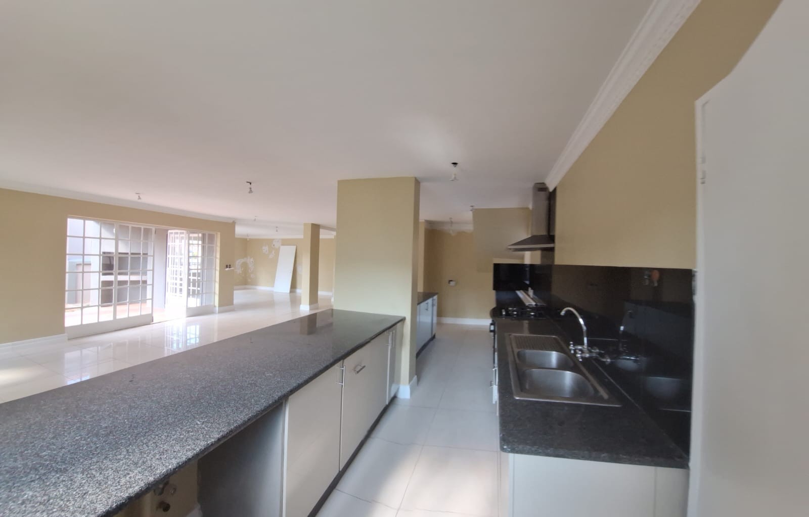 Townhouse for sale in Equestria, Pretoria, 450 m²