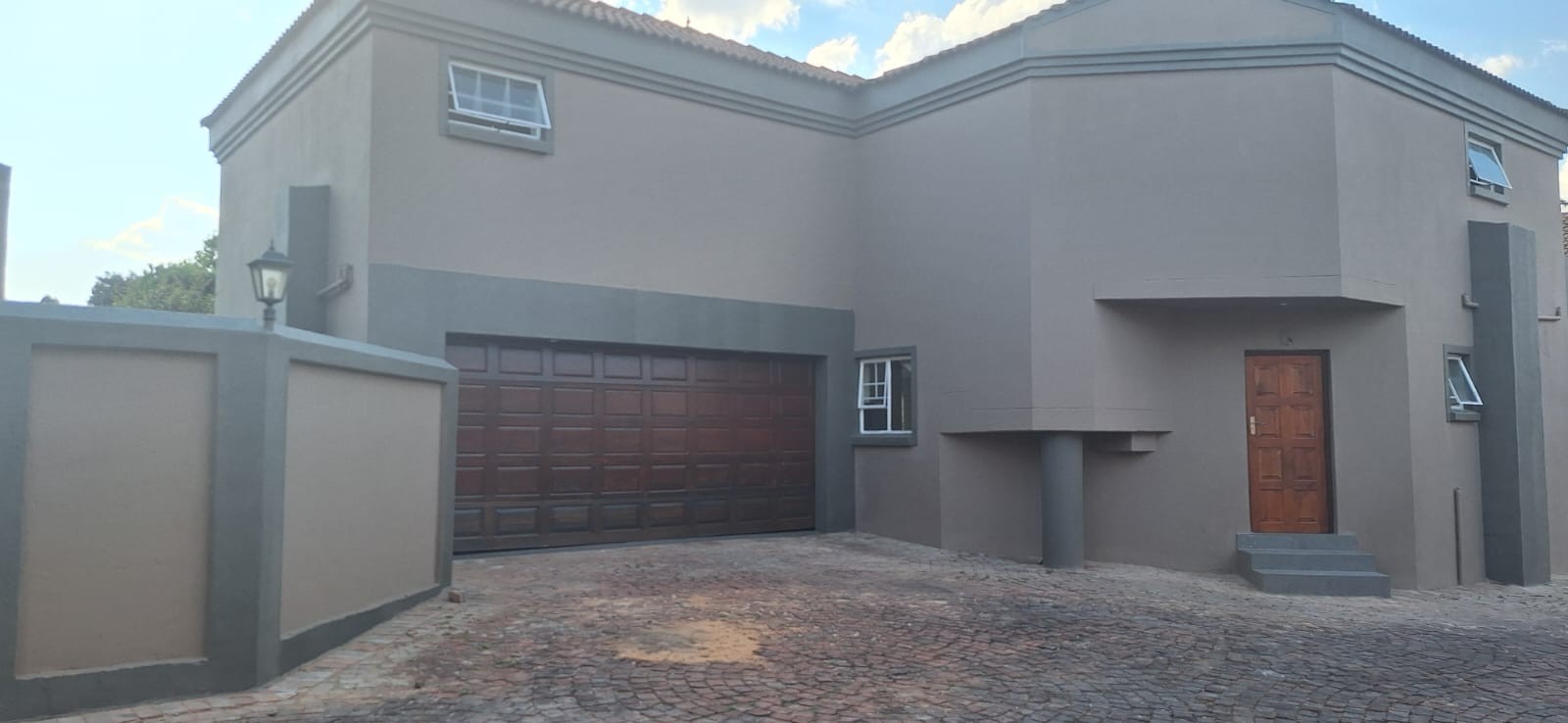 Townhouse for sale in Equestria, Pretoria, 450 m²