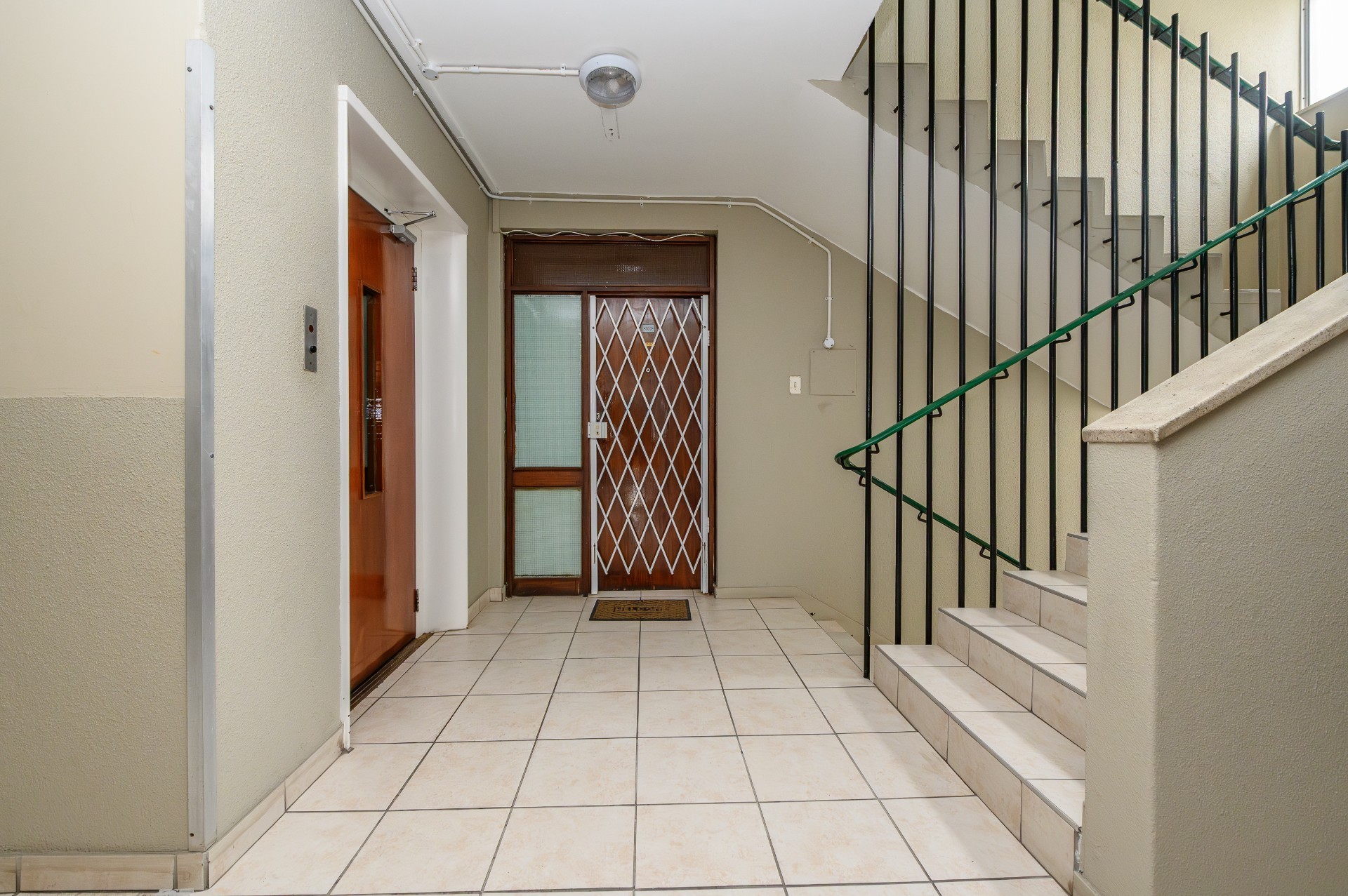 Apartment for sale in Humewood, Port Elizabeth, 110 m²