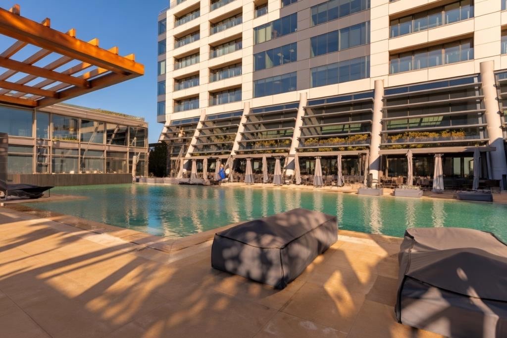 Apartment for rent in Sandown, Sandton, 188 m²