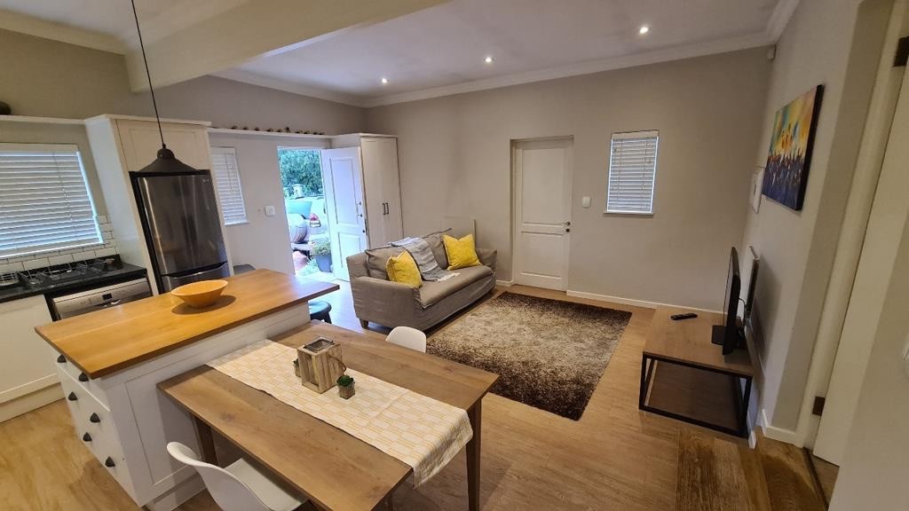 Cottage for rent in River Club, Sandton, 65 m²