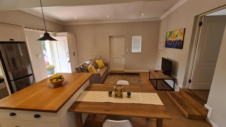 Cottage for rent in River Club, Sandton, 65 m²