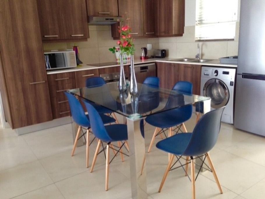 Apartment for rent in Sandown, Sandton, 101 m²