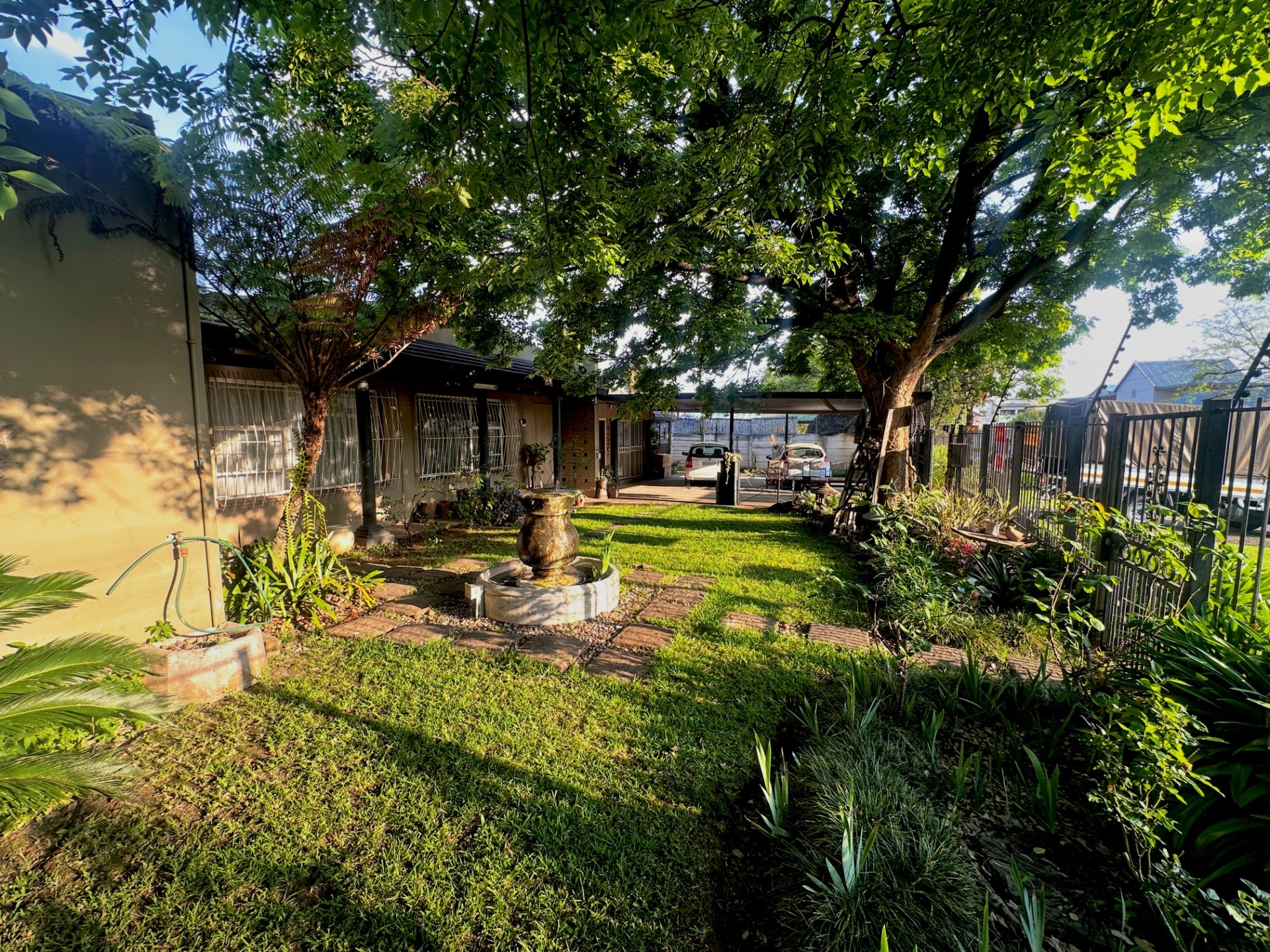 House for sale in Moregloed, Pretoria, 1047 m²
