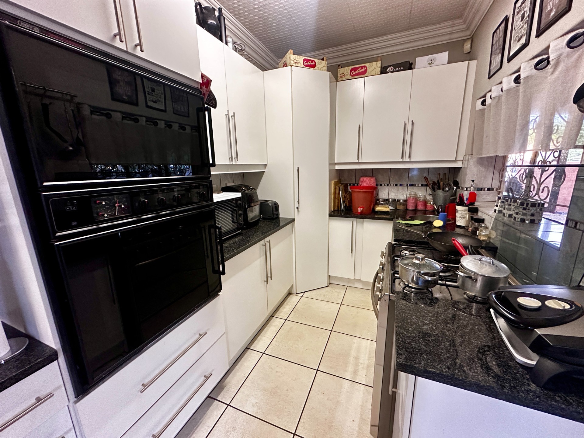House for sale in Moregloed, Pretoria, 1047 m²