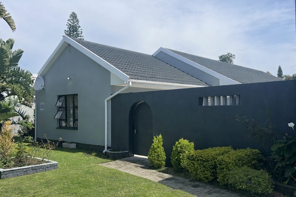 House for sale in Blue Bend, East London, 1000 m²