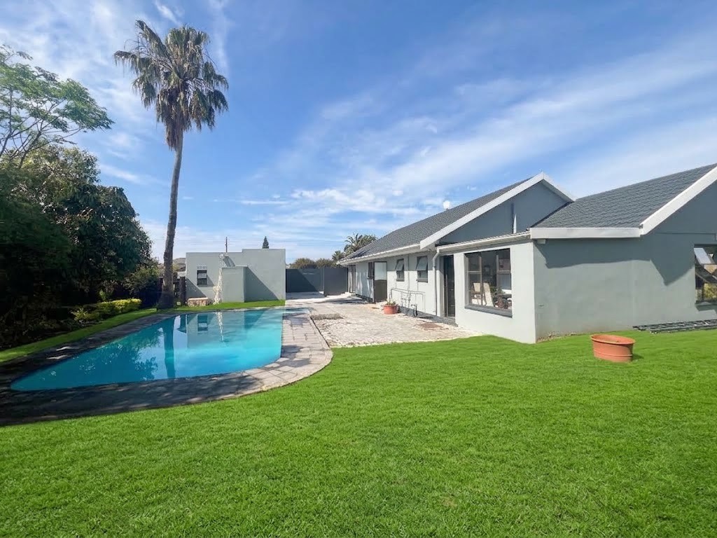 House for sale in Blue Bend, East London, 1000 m²