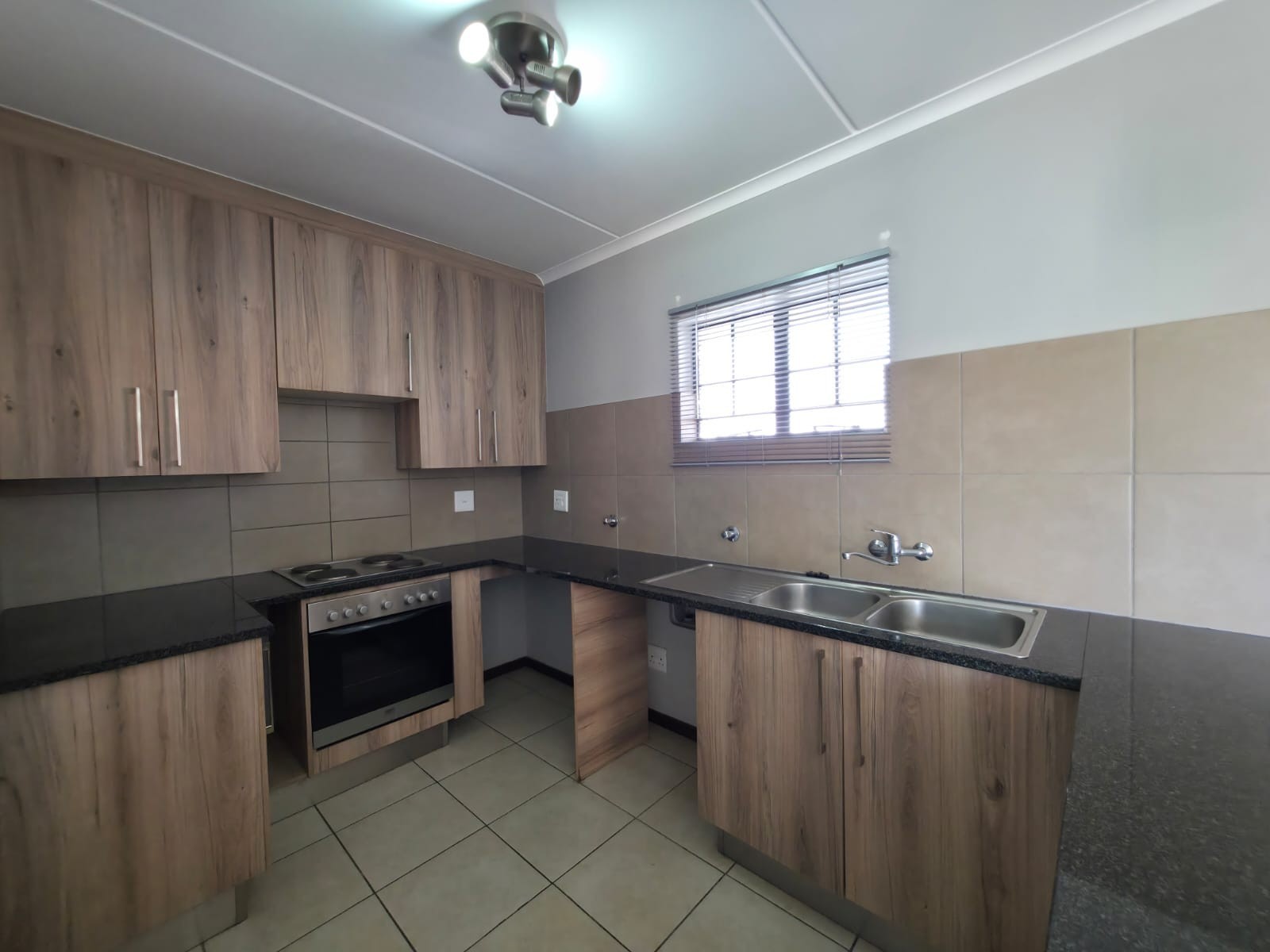 Apartment for rent in Sagewood, Midrand, 66 m²