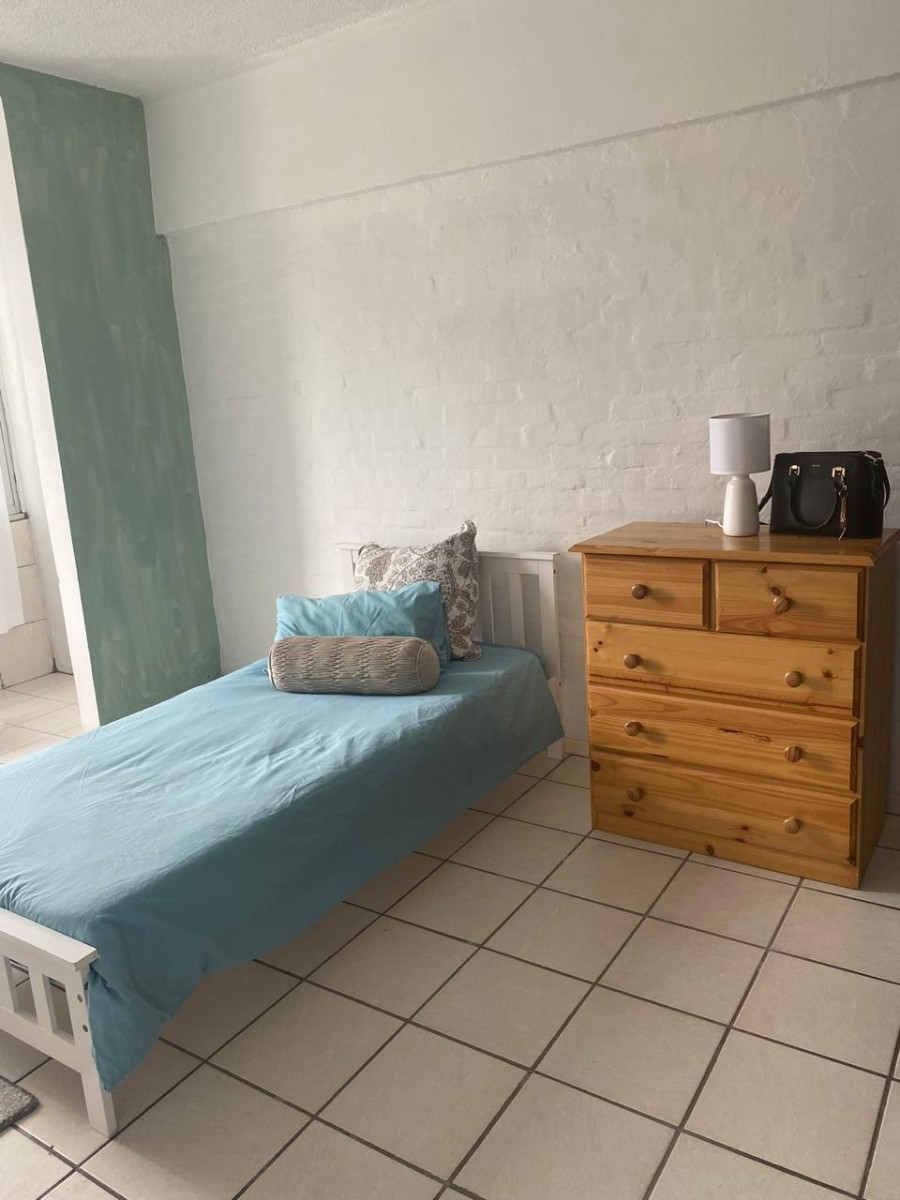 Apartment for sale in Humewood, Port Elizabeth, 39 m²