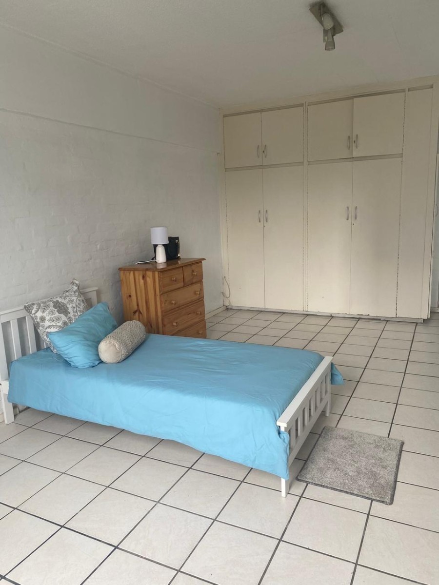 Apartment for sale in Humewood, Port Elizabeth, 39 m²