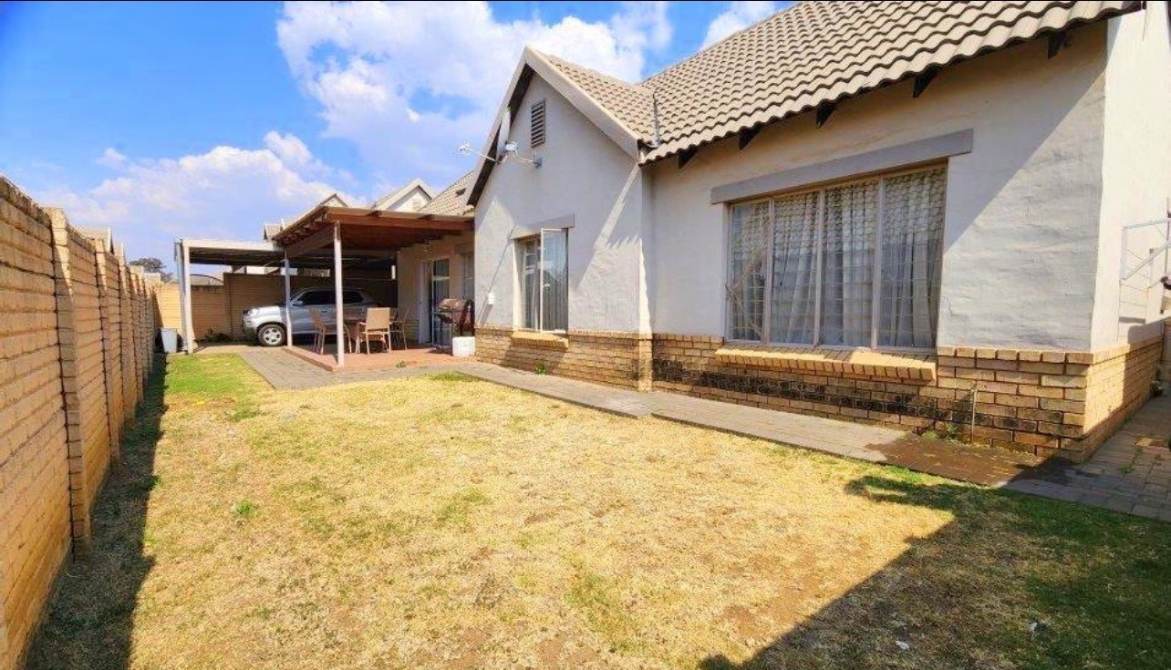 Townhouse for rent in Willow Park Manor, Pretoria