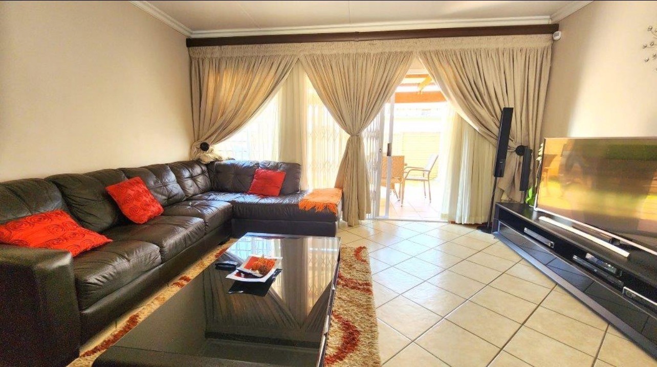Townhouse for rent in Willow Park Manor, Pretoria