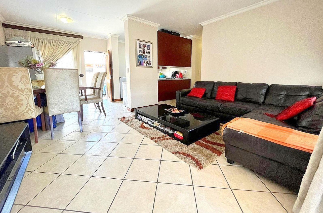 Townhouse for rent in Willow Park Manor, Pretoria