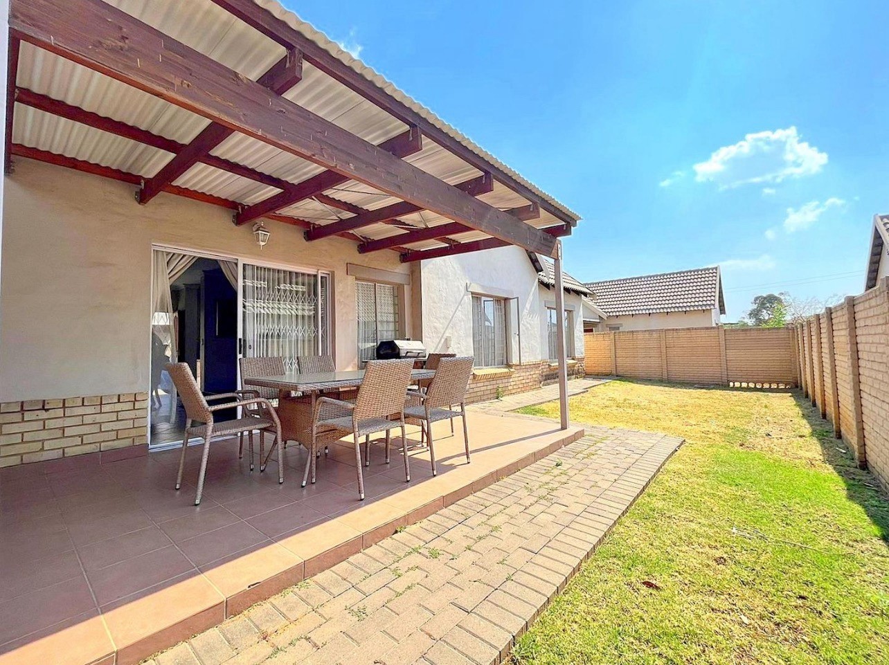 Townhouse for rent in Willow Park Manor, Pretoria