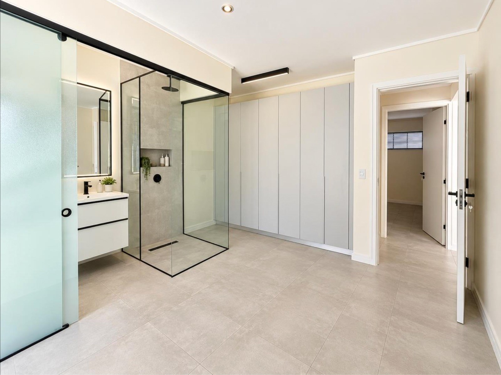 Apartment for rent in Hyde Park, Sandton, 145 m²