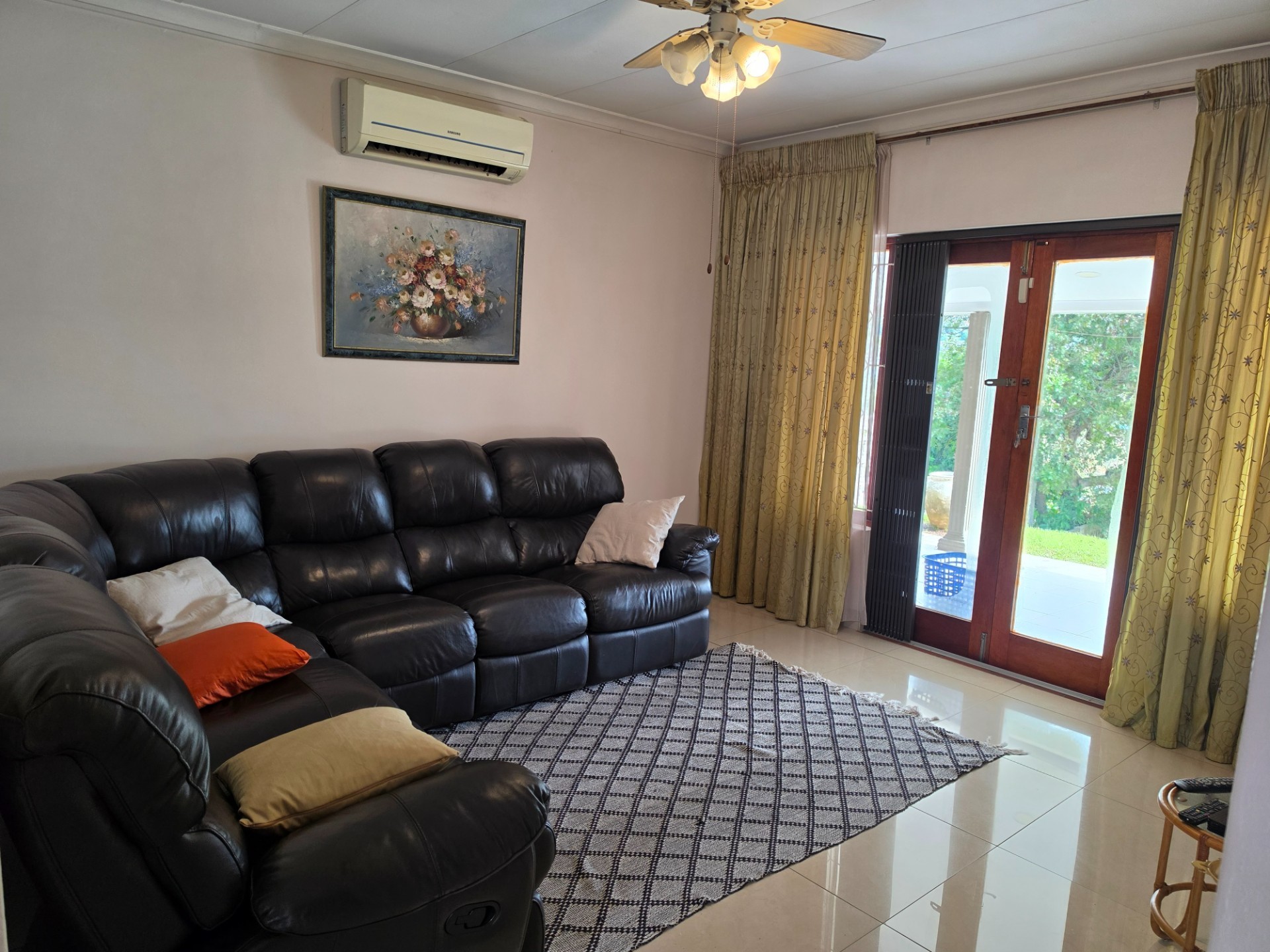 Complex for sale in Queensburgh Central, Queensburgh, KwaZulu Natal, 90 m²
