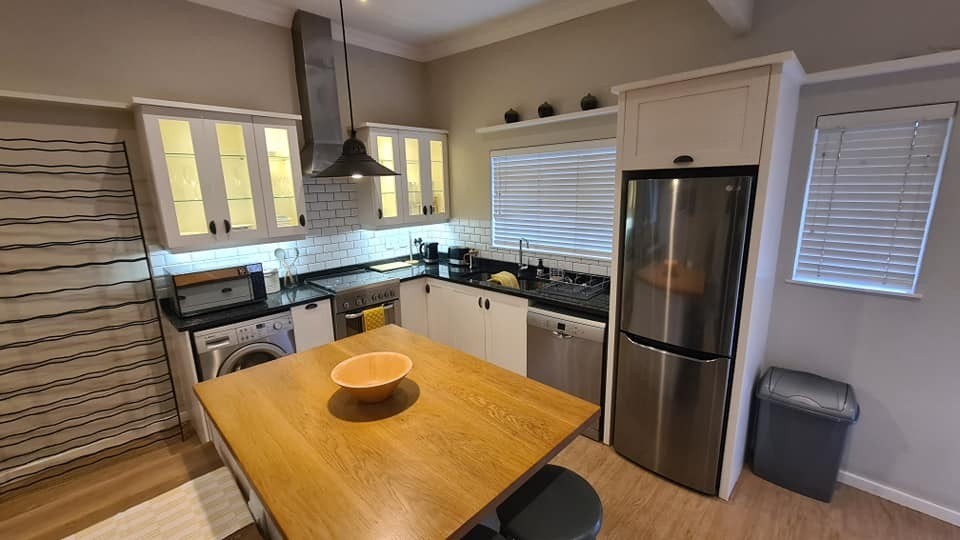 Cottage for rent in Sandton Central, Sandton, 60 m²
