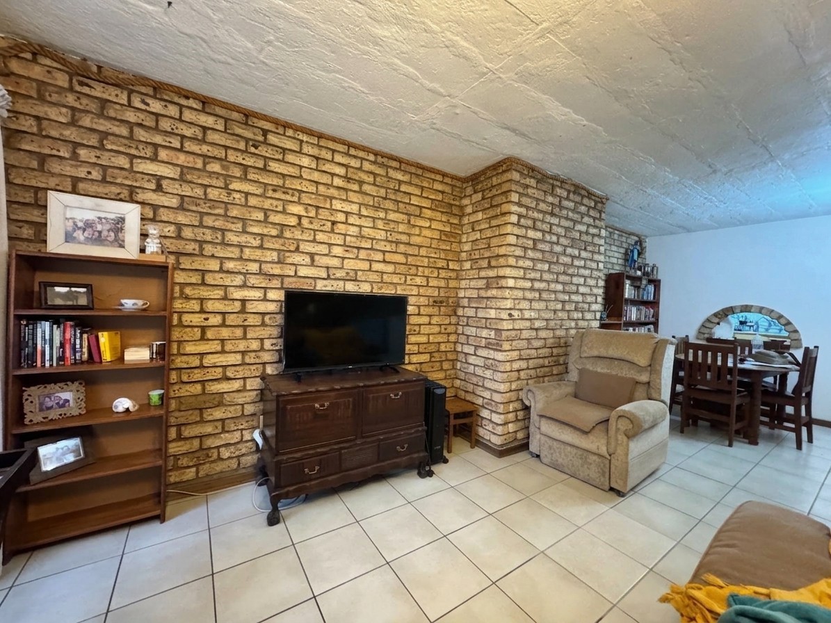 Townhouse for sale in Memorial Road Area, Kimberley